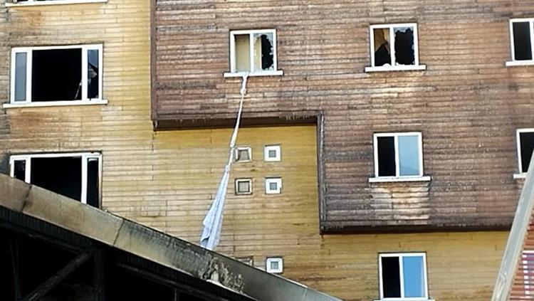 Boludaki yangında karısını ve kızını kaybetti... Ben oğlumla çıktım, onlar kaldı Sanki otel özel bir tabut