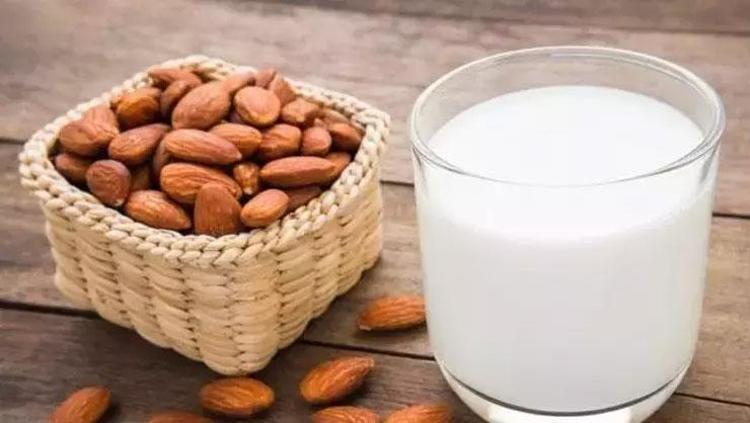 SİNDİRİM SORUNLARI İÇİN BADEM SÜTÜ: SAĞLIKLI VE RAHATLATICI BİR ALTERNATİF