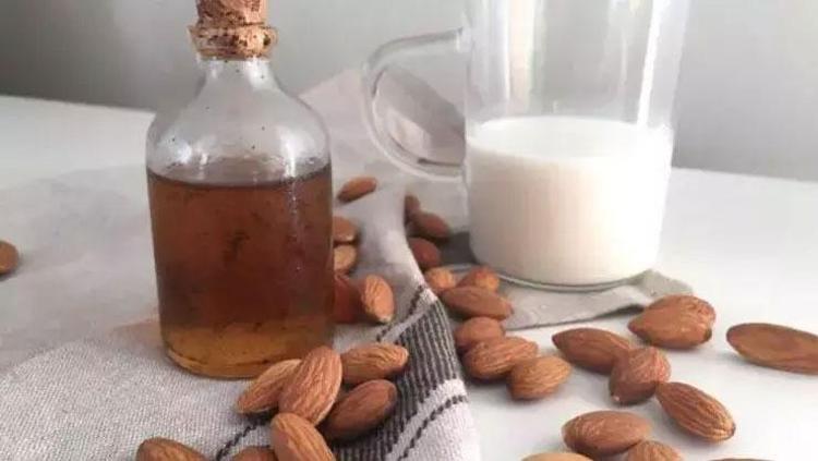 İnek sütünü tarihe gömüyor Sayesinde şişkinliğin adı bile geçmiyor: Vücuda kalsiyum ve vitamin yüklüyor, kemikleri beton gibi sağlamlaştırıyor