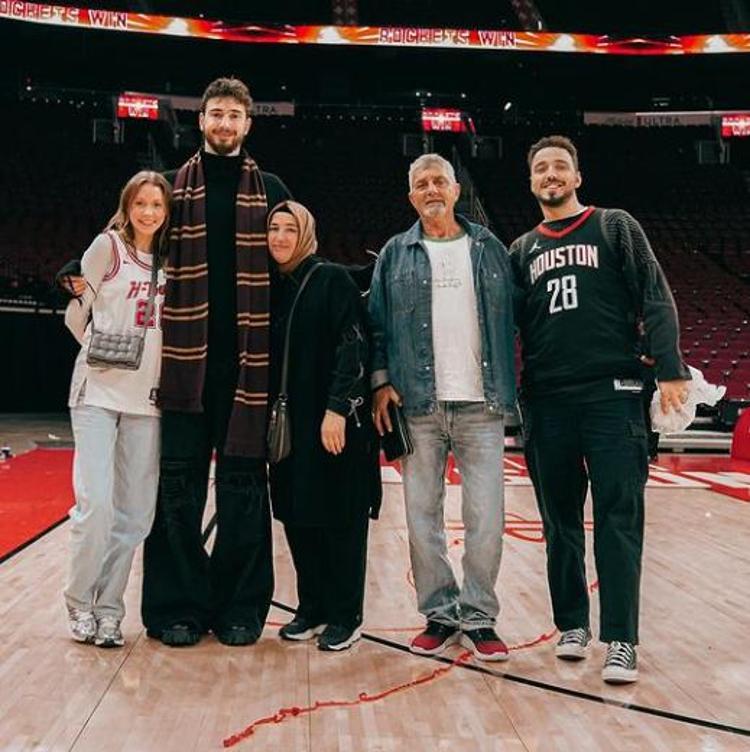 NBA All Star kadrosuna giren Alperen Şengünün sevgilisi Hannah Cherryi görenler hayran kalıyor