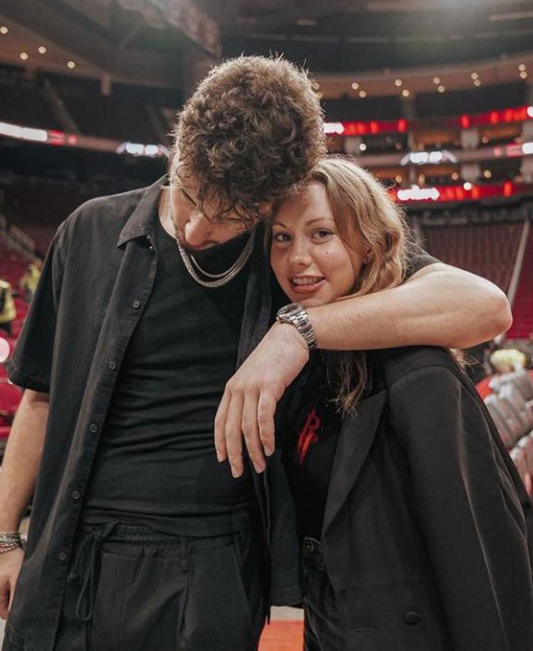 NBA All Star kadrosuna giren Alperen Şengünün sevgilisi Hannah Cherryi görenler hayran kalıyor