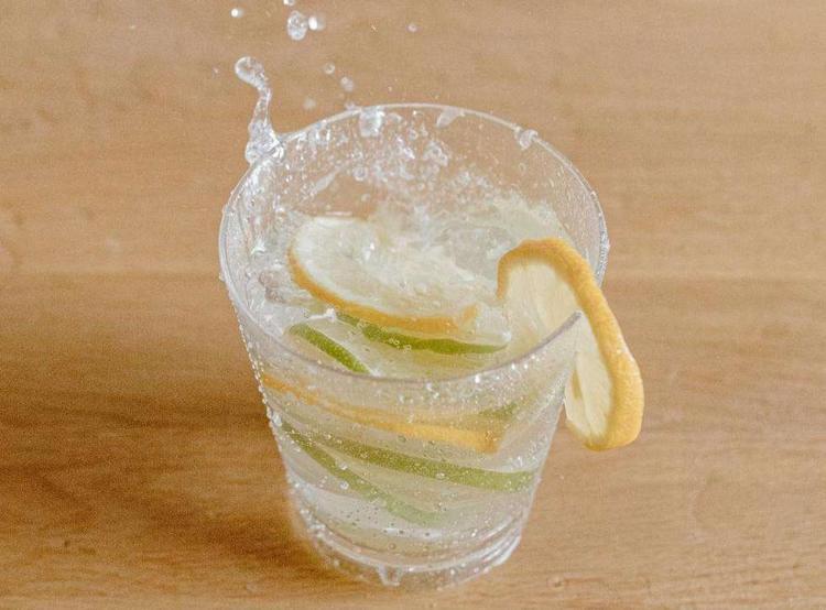 Çeyrek bardağı damardaki kolesterolün kökünü kurutuyor Kabuğunu soyup çayın içine ekleyince kandaki şekeri sıfırlıyor: Doğal şeker ilacı