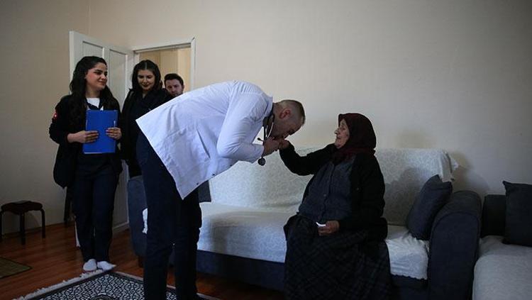 110. doğum günü için mum üfledi Uzun ömrünün sırrını verdi: Günlük olarak tüketiyormuş