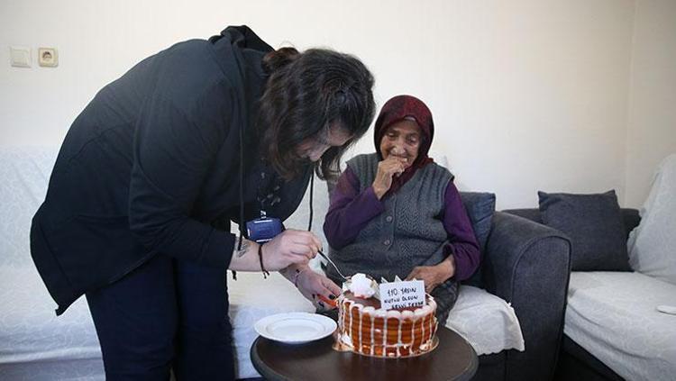 110. doğum günü için mum üfledi Uzun ömrünün sırrını verdi: Günlük olarak tüketiyormuş