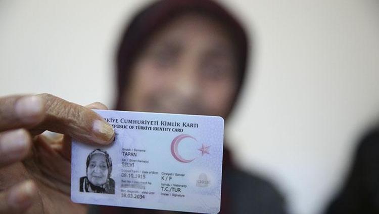 110. doğum günü için mum üfledi Uzun ömrünün sırrını verdi: Günlük olarak tüketiyormuş