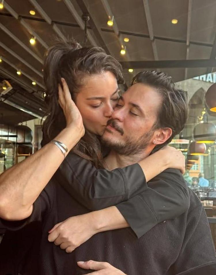 Boşanma iddiasında yeni gelişme Pelin Akil ve Anıl Altan 1 ay önce evleri ayırmış