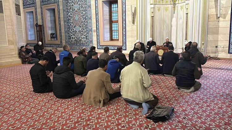 Ferdi Tayfurun 40 mevlidinde Tuğçe Tayfur neredeyse baygınlık geçiriyordu Necla Nazır ateş püskürdü: Bizim için bitti
