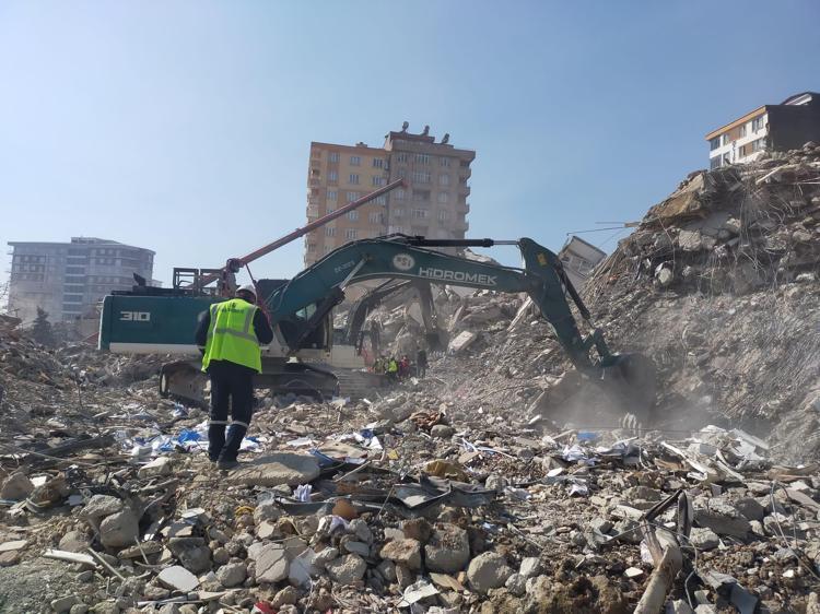 25’E YAKIN CANLI FAY VAR