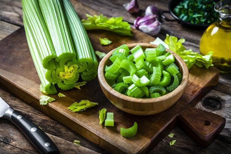 Toprağın tüm vitaminini hapsediyor Dünyanın en sağlıklı sebzesi, havuçla pişirince faydası 10 kat artıyor, A ve K vitamini deposu