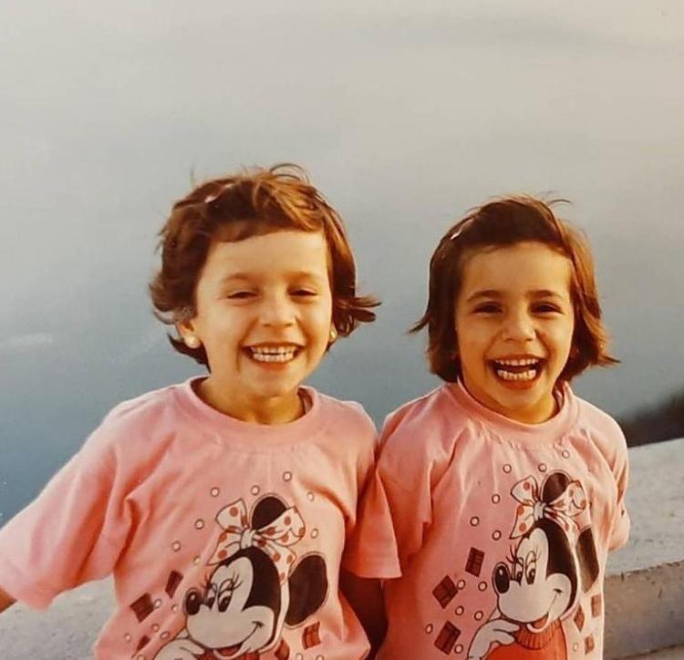 Duygu Nebioğlu ve ikizi...