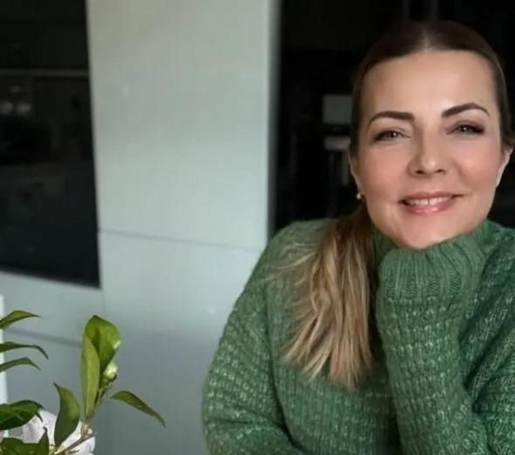 Burcu Kara masal gibi devam eden evliliğinin yıldönümünü kutladı