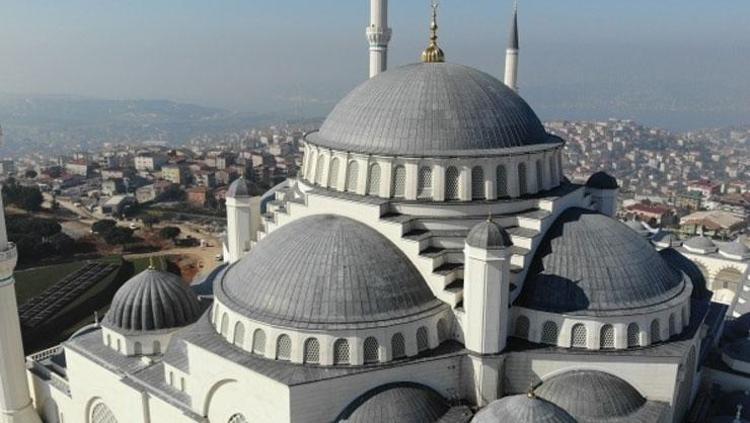 CUMA NAMAZI SAAT KAÇTA OKUNUYOR