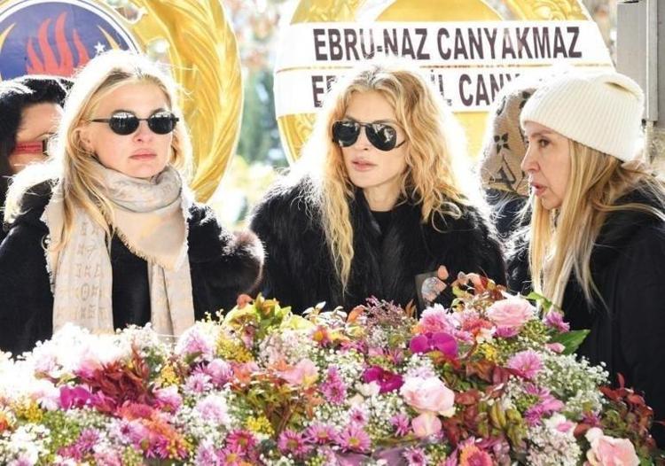 Anneye en acı veda Mehmet Ali Erbil, eski kayınvalidesinin cenazesine katıldı
