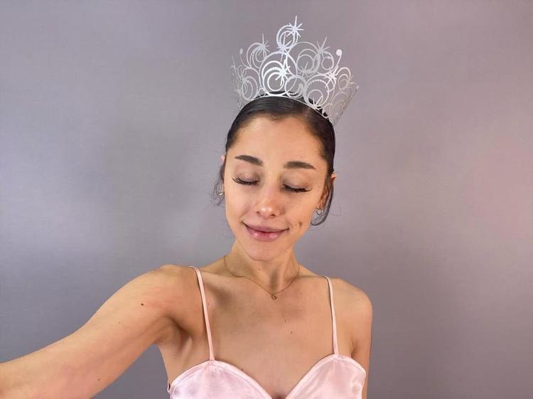 Ariana Grandenin sevenleri endişeli Durmak nedir bilmiyor