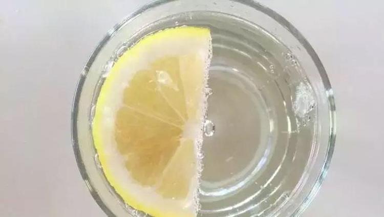 ILIK LİMONLU SU İLE GÜNE BAŞLAYIN