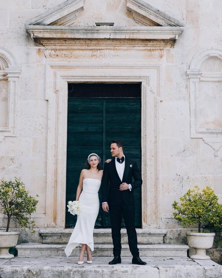 2 ay önce evlenmişlerdi Oyuncu Burak Çelik baba oluyor