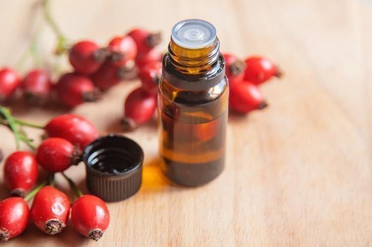 SEBUM DENGESİ SAĞLAR