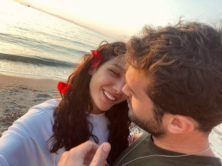 Aybüke Pusat’a sevgilisi Furkan Andıç’tan teknede doğum günü sürprizi