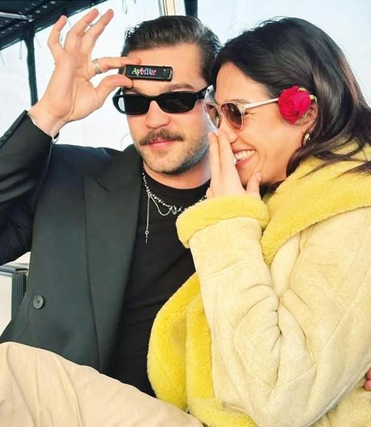 Aybüke Pusat’a sevgilisi Furkan Andıç’tan teknede doğum günü sürprizi