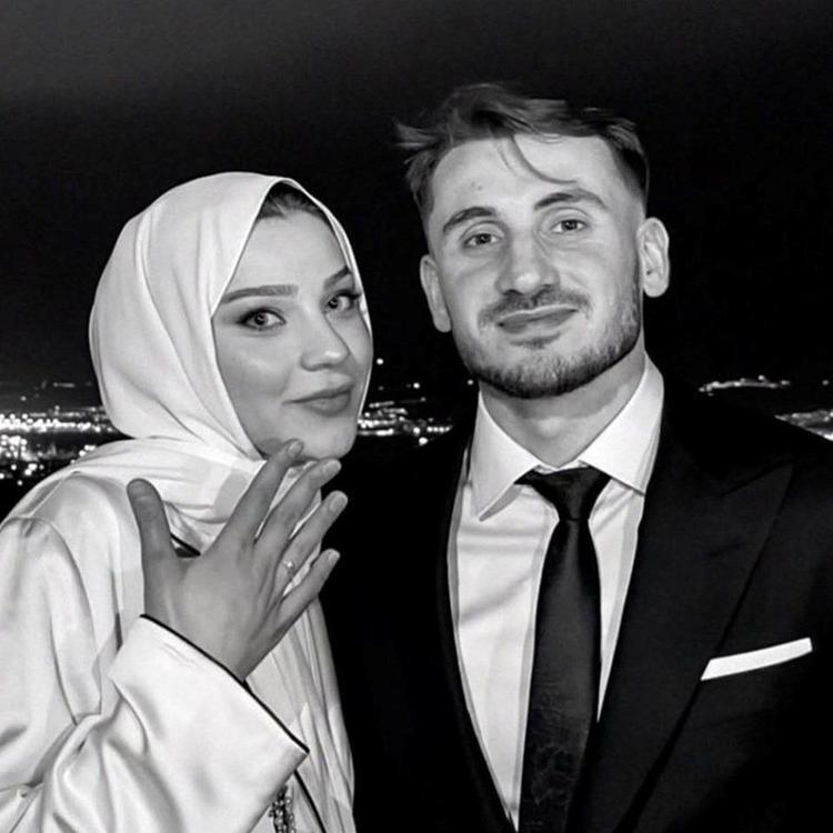 Kerem Aktürkoğluna nişanlısı Ceren Azak’tan romantik jest