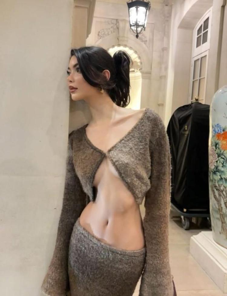 Blok 3ün yeni aşkı İrem Haznedar hayran bıraktı Pozlarına beğeni yağıyor