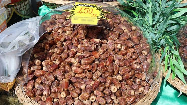 Ramazanın gözdesi tezgahta yerini aldı Kilosu 50 ila 600 TL arasında değişiyor: En kalitelisi kendini iç renginden ele veriyor