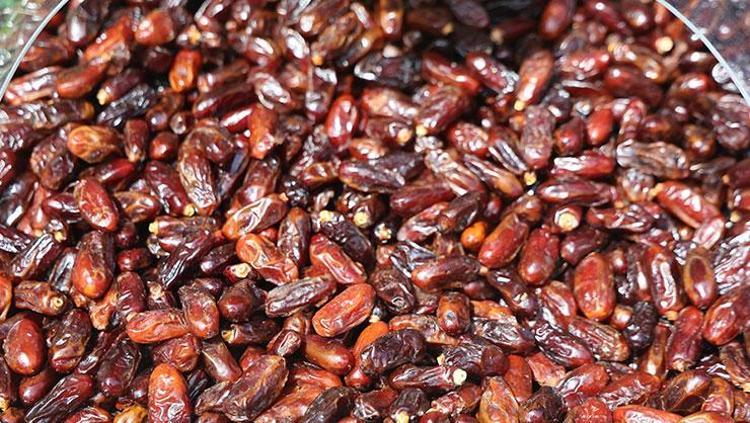 Ramazanın gözdesi tezgahta yerini aldı Kilosu 50 ila 600 TL arasında değişiyor: En kalitelisi kendini iç renginden ele veriyor