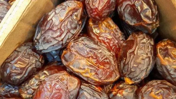 Ramazanın gözdesi tezgahta yerini aldı Kilosu 50 ila 600 TL arasında değişiyor: En kalitelisi kendini iç renginden ele veriyor
