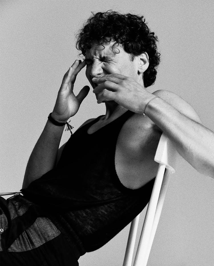 Edis sahne şovuyla standartları zorladı