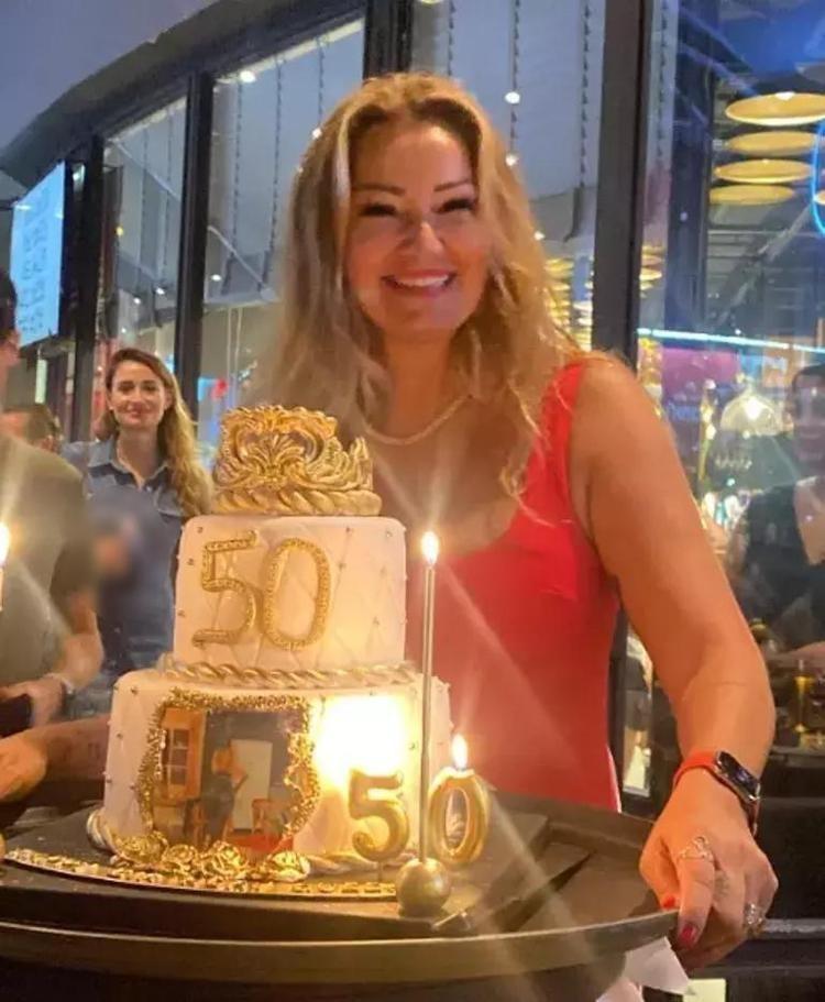 Ünlü çiftin kızları 16 yaşında Artık ailesiyle etkinliklere katılıyor