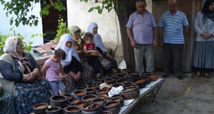 8 saat ağır ağır pişiyor, vatandaşa davulla haber veriliyor Yiyen 12 saat açlık hissetmiyor, kabızlığı geçirip kan şekerini terazi gibi dengeliyor