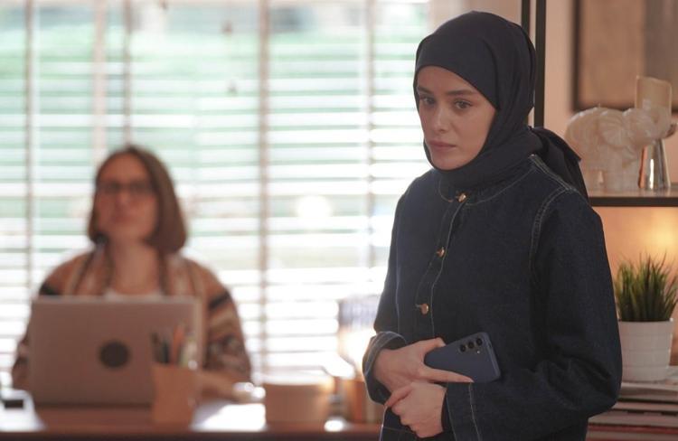 Derya Bedavacı Piyasayı ağlatacak Anne beni anlayan yok