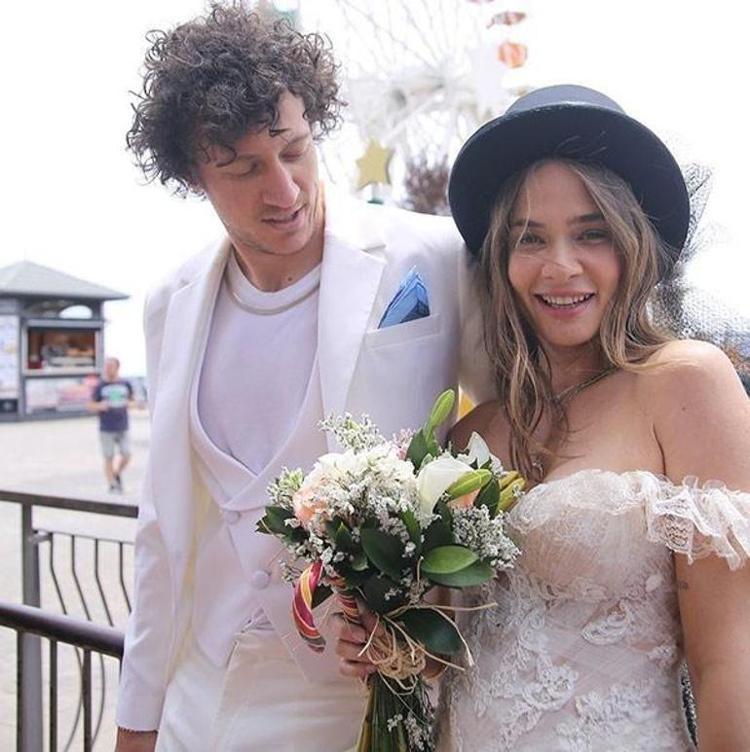 Müge Boz ve Caner Erdenizden mutlu aile paylaşımı