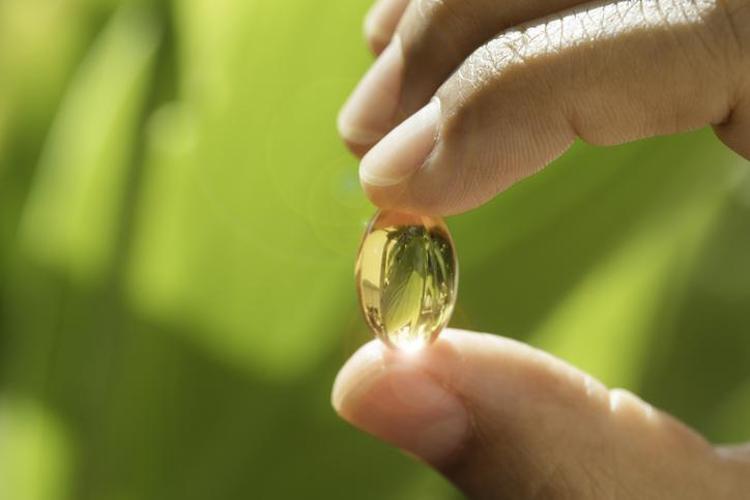 Yağın içine 1 tane eklemek yetiyor Cildi 10 yıl gençleştirip E vitaminine boğuyor, pul pul dökülen egzama görüntüsünü bitiriyor