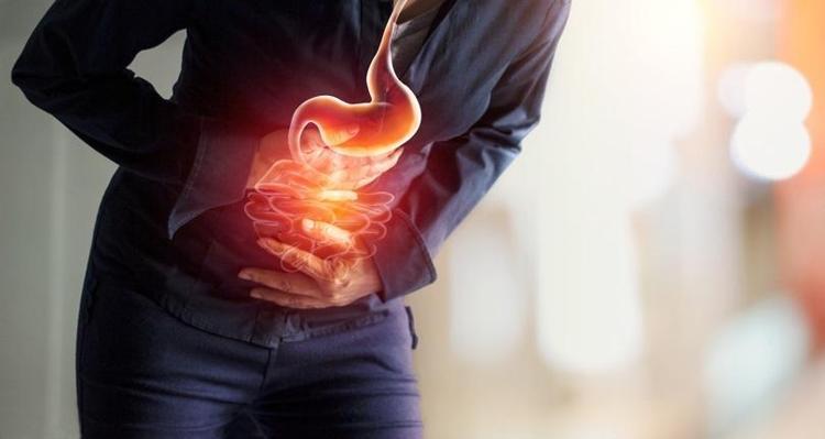 Bardak bardak içiyoruz ama her yudum ömrümüzden 12 dakika çalıyor Yavaş yavaş sonumuzu getiriyor, kemikleri eritip bağırsakları mahvediyor