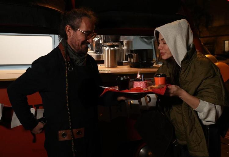 Demet Özdemire kıtalararası kutlama Dünyanın dört bir yanından sevgi seli