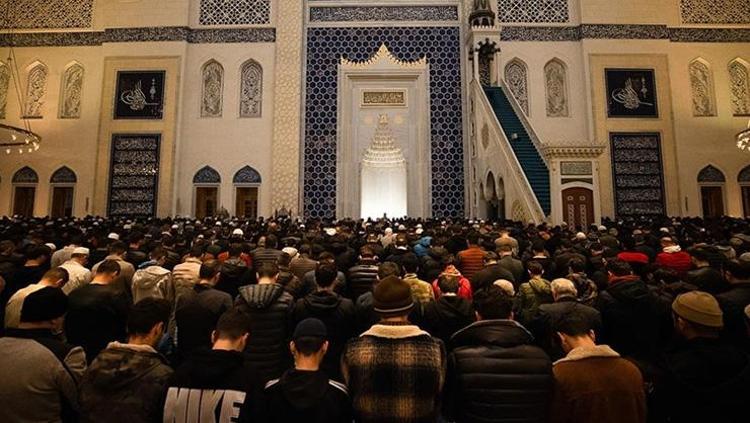 İSTANBUL, ANKARA, İZMİR CUMA NAMAZI SAATİ NE ZAMAN
