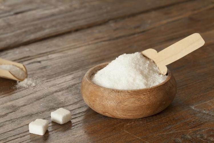 Maden suyu yerine bunu tüketin Kemikleri beton gibi yapıyor: Mineral depolarını fullüyor, hazımsızlık ve şişkinliğin kökünü kurutuyor