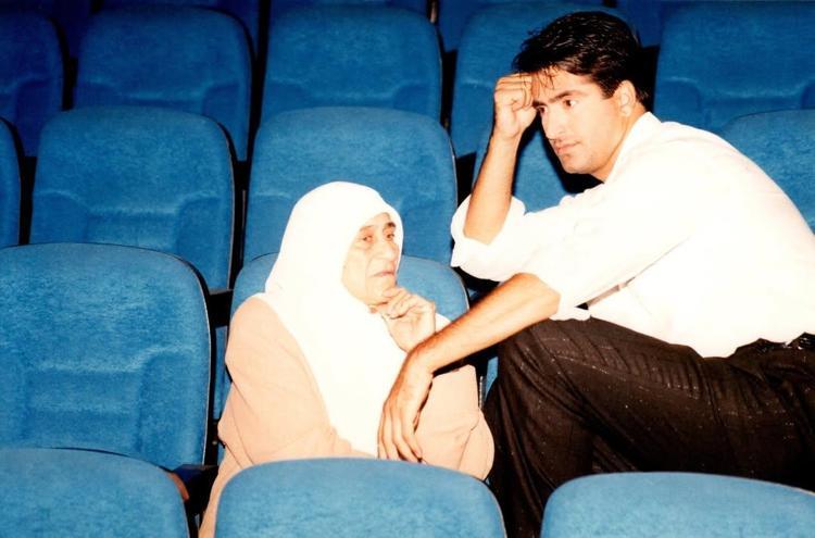 ANNEMİN TÜLBENTİ VE TARAĞINI İSTEDİM