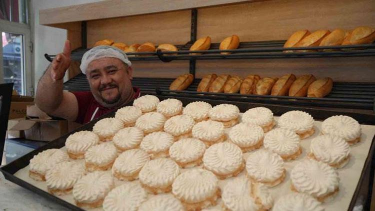 Ramazanın vazgeçilmezi sofraları süslüyor Tanesi 5 ila 10 TLden satılıyor: 1 kilosu için en az 55 yumurta kullanılıyor