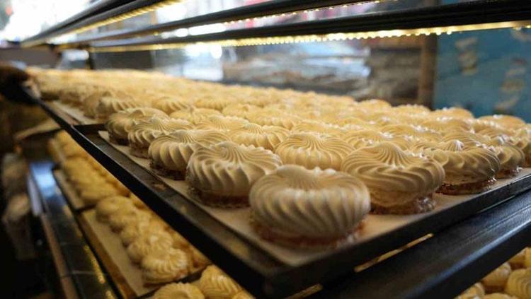 Ramazanın vazgeçilmezi sofraları süslüyor Tanesi 5 ila 10 TLden satılıyor: 1 kilosu için en az 55 yumurta kullanılıyor