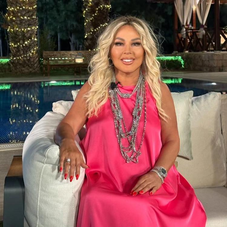 Safiye Soyman Photoshopun dozunu yine kaçırdı Son paylaşımı olay