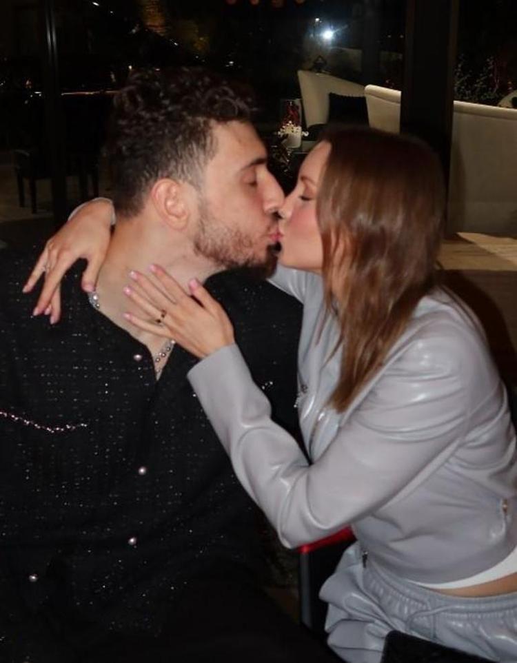 Alperen Şengün ve model sevgilisi Hannah Cherryden aşk dolu pozlar