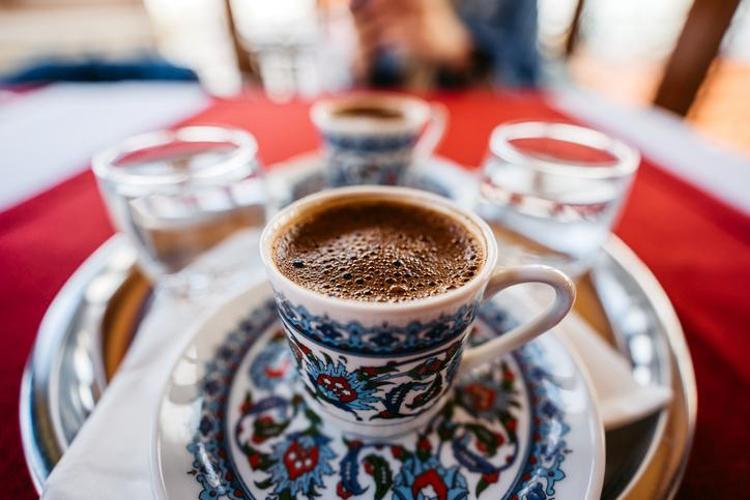 İştahın kökünü kurutuyor Türk kahvesine 1 kaşık ekleyin, yağları mum gibi eritiyor