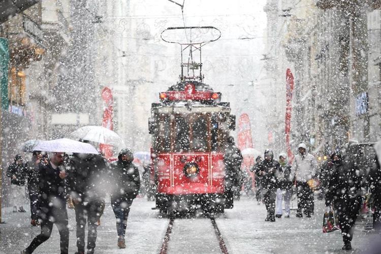 3 BÜYÜKŞEHİRDE HAFTAYA YAĞIŞ BEKLENİYOR