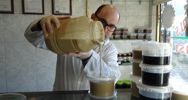 Tahinin içine 1 kaşık ekleyin Damarları çamaşır suyuyla temizlenmiş gibi yapıyor, hastalıklardan koruyor, kemikleri beton gibi yapıyor, C vitamini kralı