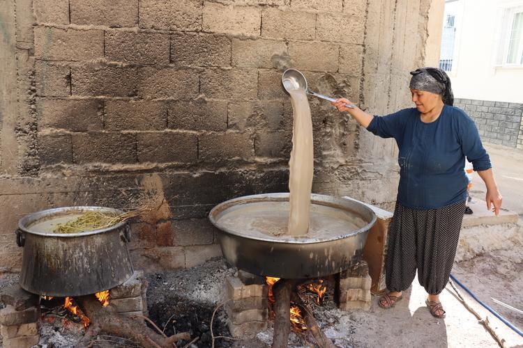Pekmezin içine 1 kaşık ekleyin Kemikleri beton gibi yapıyor, kolesterolün kökünü kurutuyor, vücuda demir yüklüyor