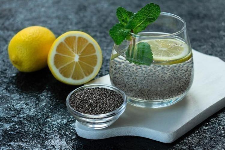 CHİA TOHUMLU DETOKS SUYU