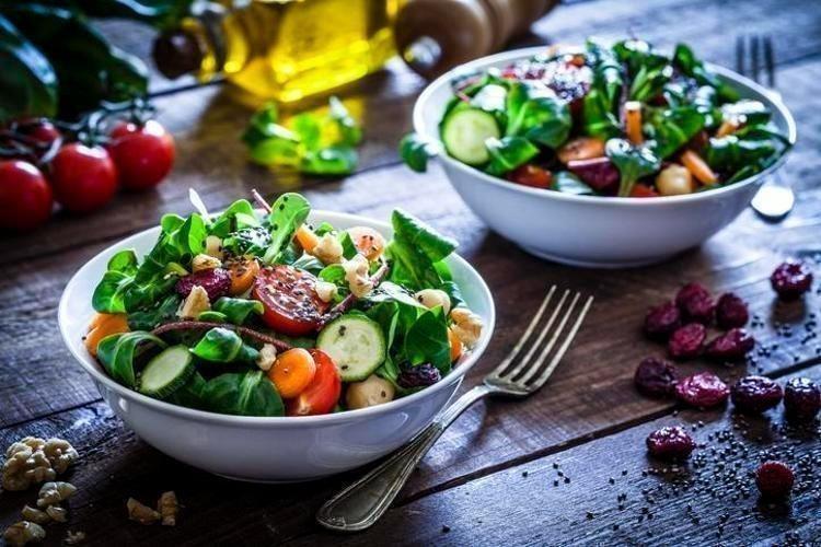 CHİA TOHUMLU SALATA