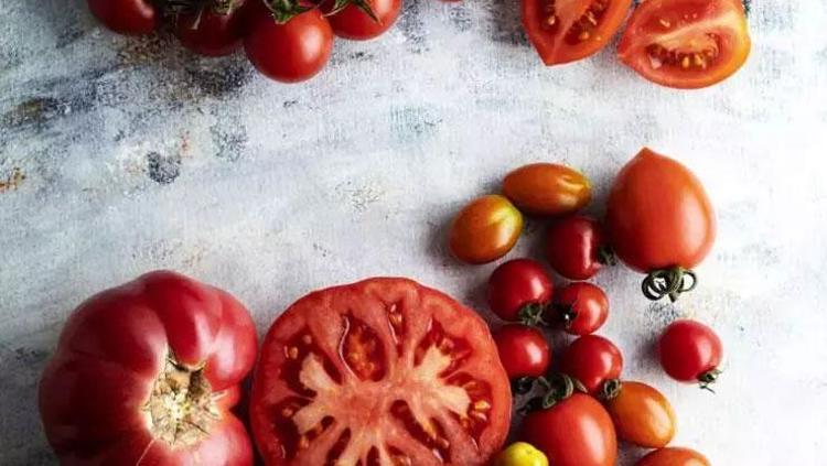 Domatesi yıllarca yanlış yemişiz Böyle tüketince antioksidan deposunu dolduruyor: Vücuda A, C ve B6 vitamini yüklüyor
